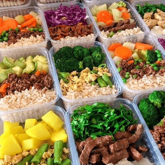 Porciones congeladas de arroz, carne y verduras