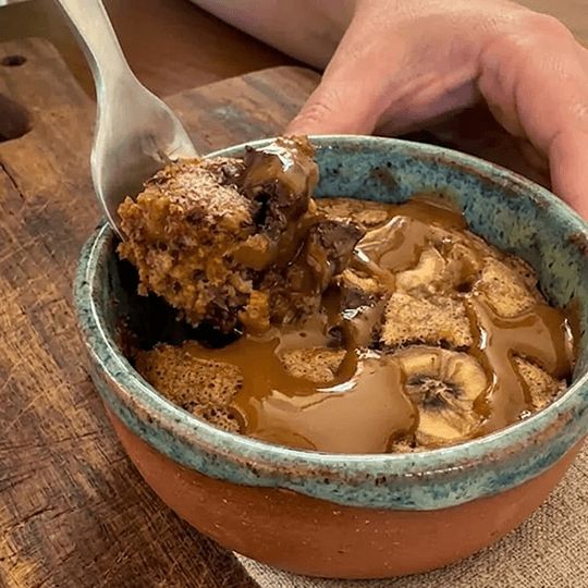 Postre tibio de banano con caramelo
